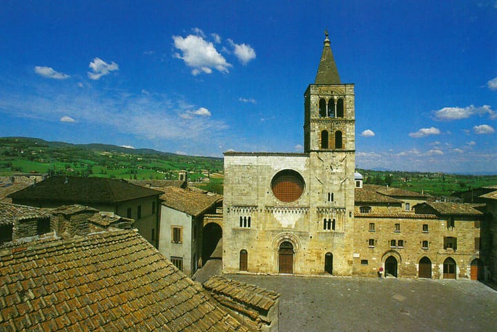 Italien, romanische Kirche San Silvestro in Bevagna (abgeschlossen)